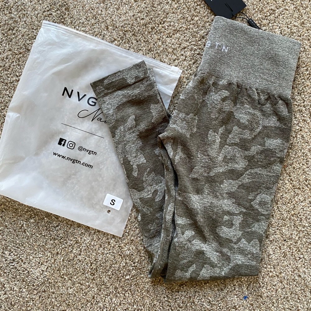 KHAKI GREEN CAMO SEAMLESS SOLD